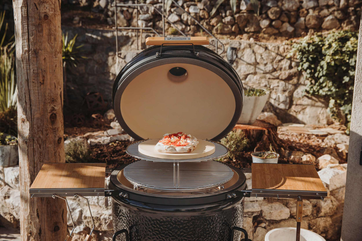Pizza und Pinsa auf dem Kamado